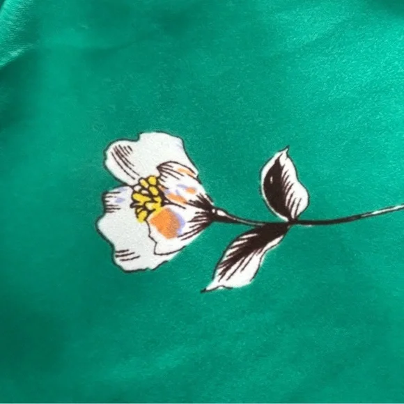 Lush Green and White 3/4 Length Sleeve V Neck Floral Lightweight Blouse Size M - Picture 7 of 11